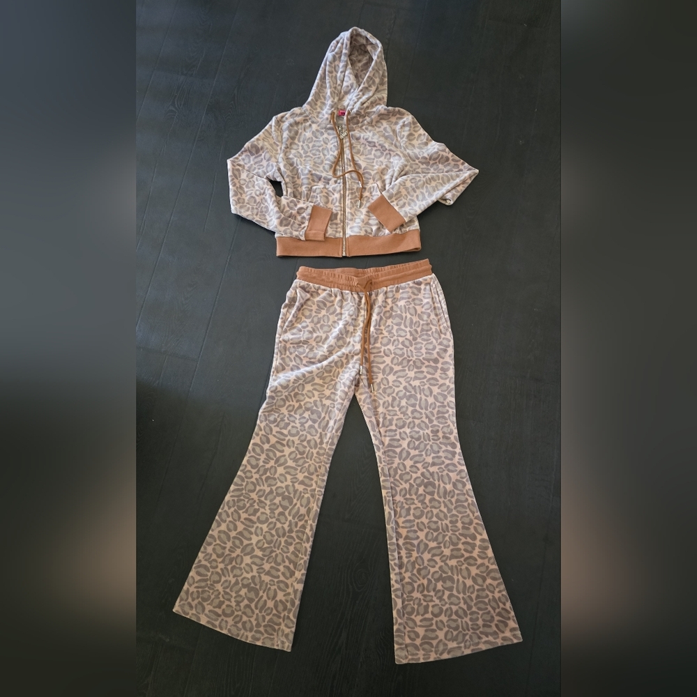 Chic Leopard Print Women's Flare Pants Set